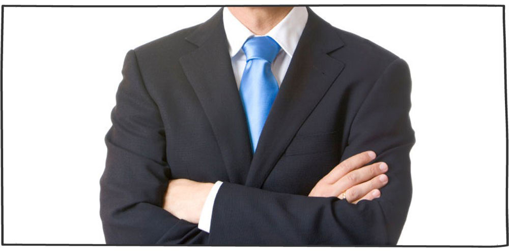 دست به سینه ایستادن و نقش آن زبان بدن